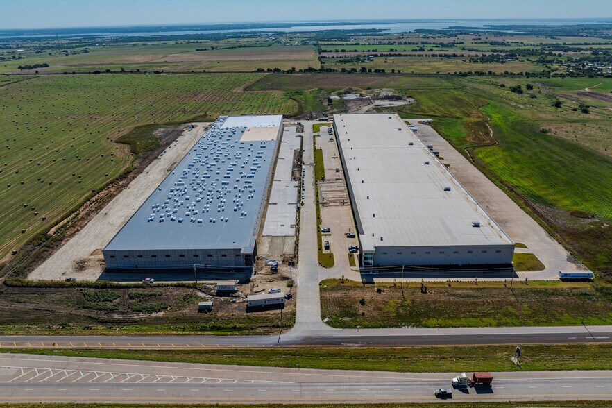 More Photos Of 6100 N Stemmens Fwy, Sanger Unknown For Lease