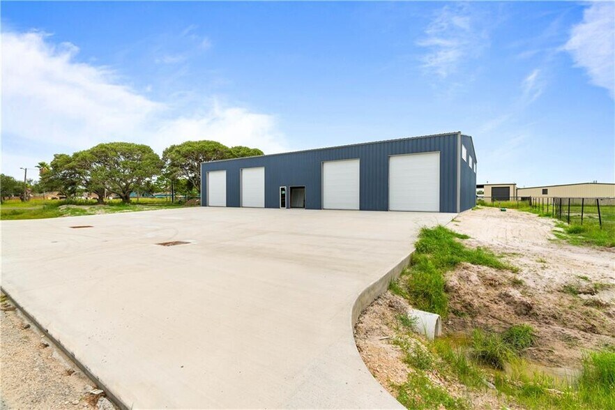 More Photos Of 114 W 1st St, Rockport Industrial For Sale