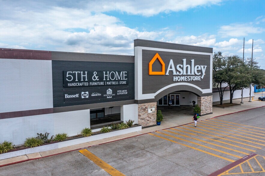 More Photos Of 5201 N Navarro St, Victoria Unknown For Sale