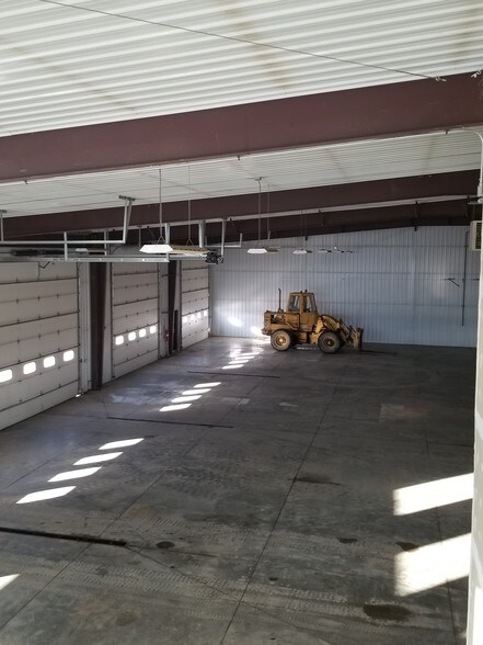 More Photos Of 14472 Commerce Park Blvd, Williston Warehouse For Sale