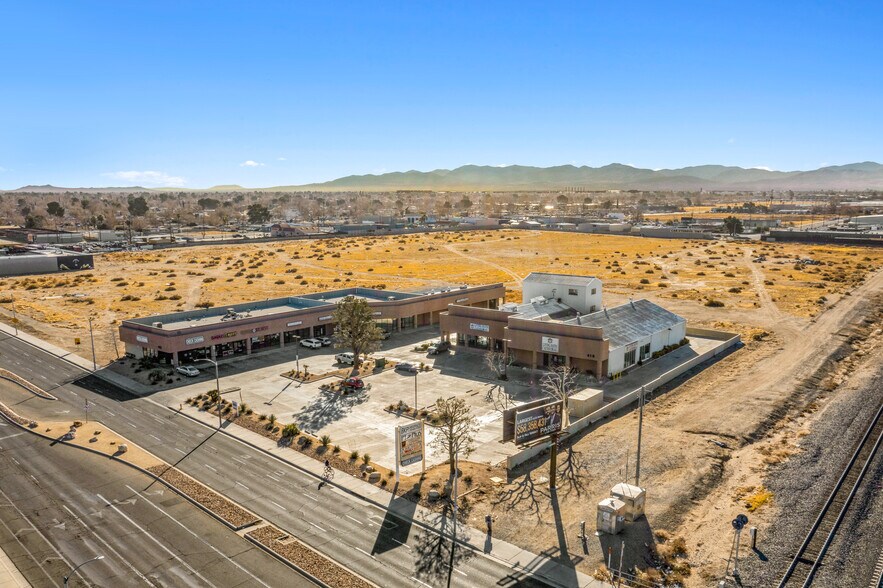 More Photos Of 408-418 W Avenue J, Lancaster General Retail For Lease