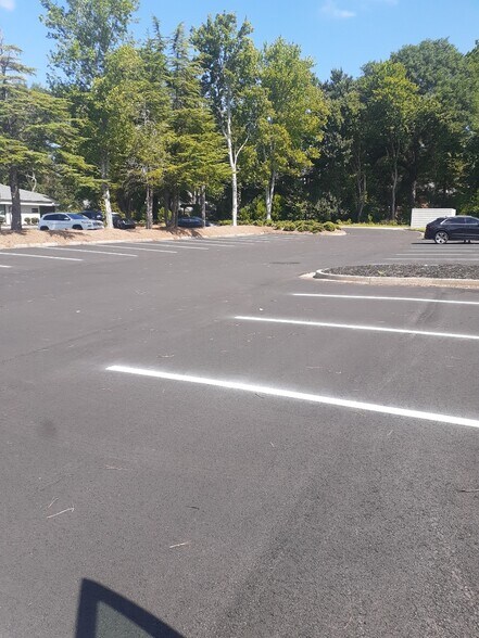 More Photos Of 600 Houze Way, Roswell Medical For Lease