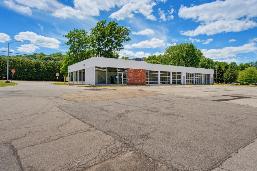More Photos Of 1366 E Main St, Shrub Oak Unknown For Lease
