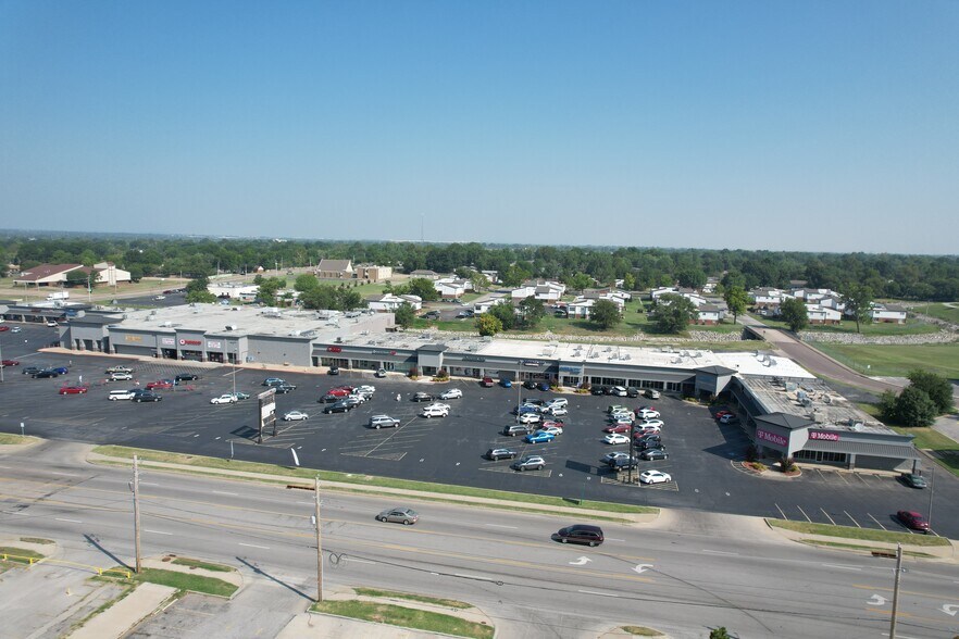 More Photos Of 11307 Garnett Rd, Tulsa Unknown For Lease