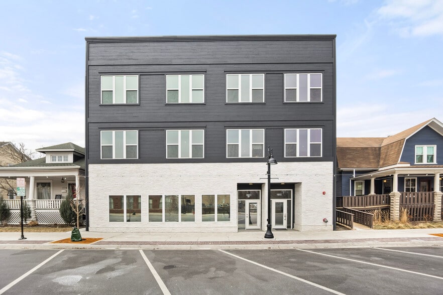 More Photos Of 3708 Grand Blvd, Brookfield Apartments For Lease