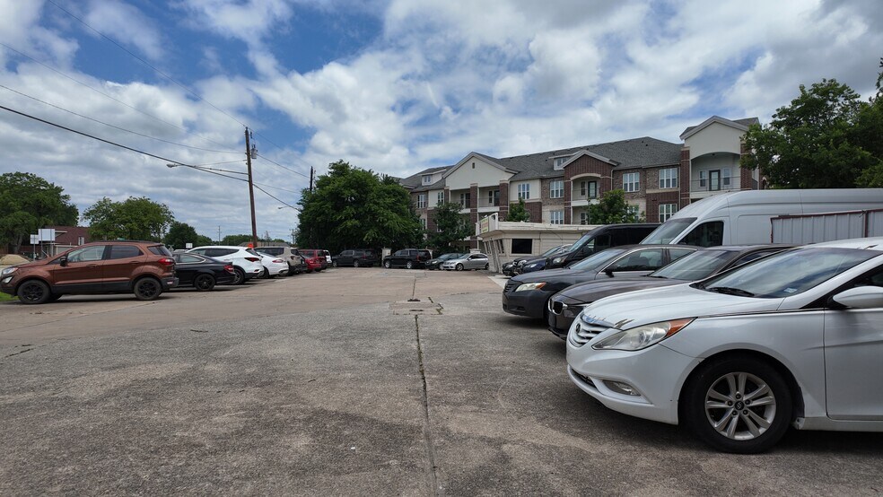 More Photos Of 1503 S McDonald St, McKinney Convenience Store For Sale