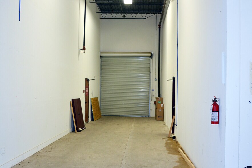 More Photos Of 375 Commerce St, Southlake Warehouse For Lease