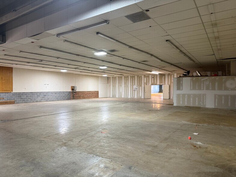 More Photos Of 945 NC Highway 66 S, Kernersville Storefront For Lease