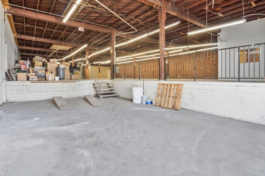 More Photos Of 150-154 E 58th St, Los Angeles Manufacturing For Sale