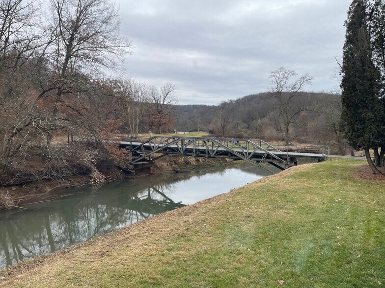 More Photos Of 102-103 Hicks Road Rd, Renfrew Flex For Sale