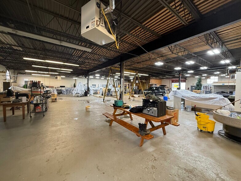 More Photos Of 6677 Moore Rd, Mattydale Light Manufacturing For Lease