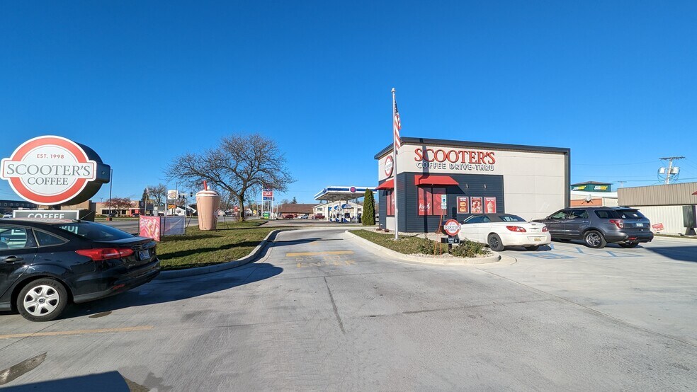 More Photos Of 100 Family Fare, Nappanee Fast Food For Sale
