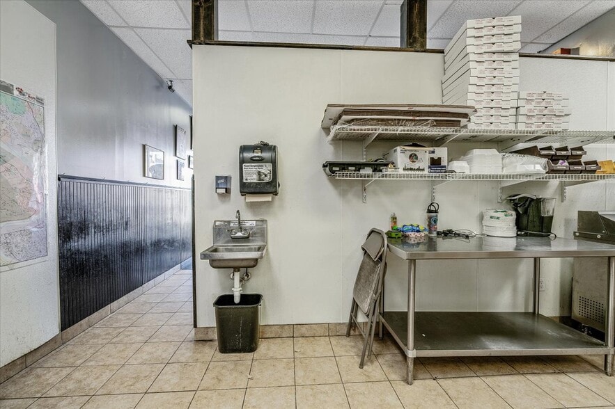 More Photos Of 3404 Main St, Homestead Storefront For Sale