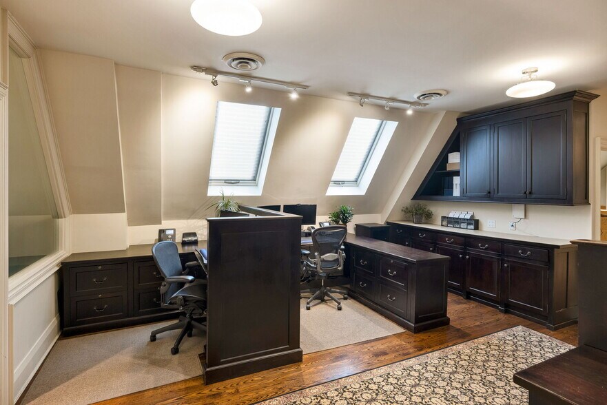 More Photos Of 12 Madison Av, Toronto Office Residential For Sale