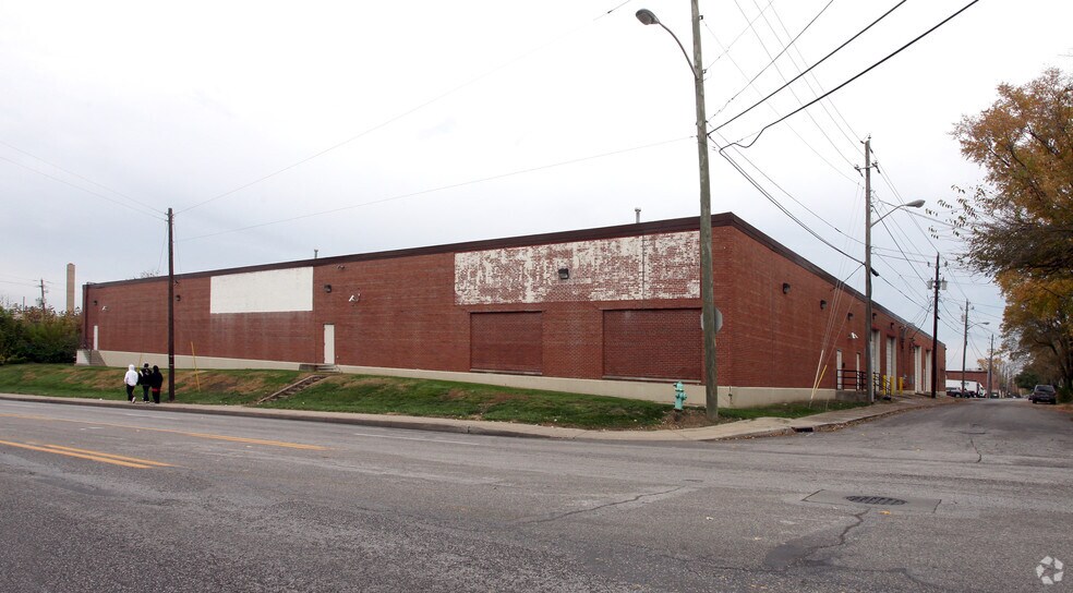 More Photos Of 68 N Gale St, Indianapolis Warehouse For Lease