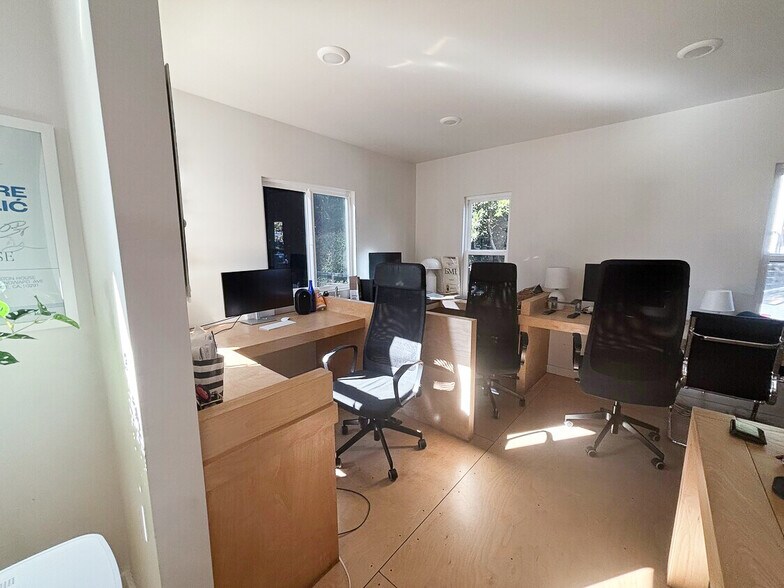 More Photos Of 3360 S Robertson Blvd, Los Angeles Loft Creative Space For Lease