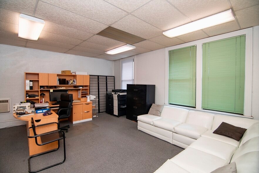More Photos Of 207 S Heber St, Beckley Office For Sale