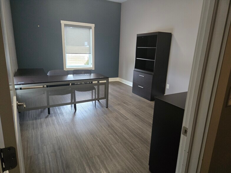 More Photos Of 1887 Cottage St, Ashland Warehouse For Lease