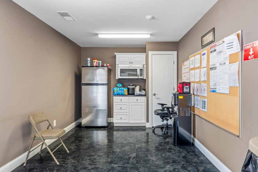 More Photos Of 8203 B & G Ct, Stokesdale Manufacturing For Sale