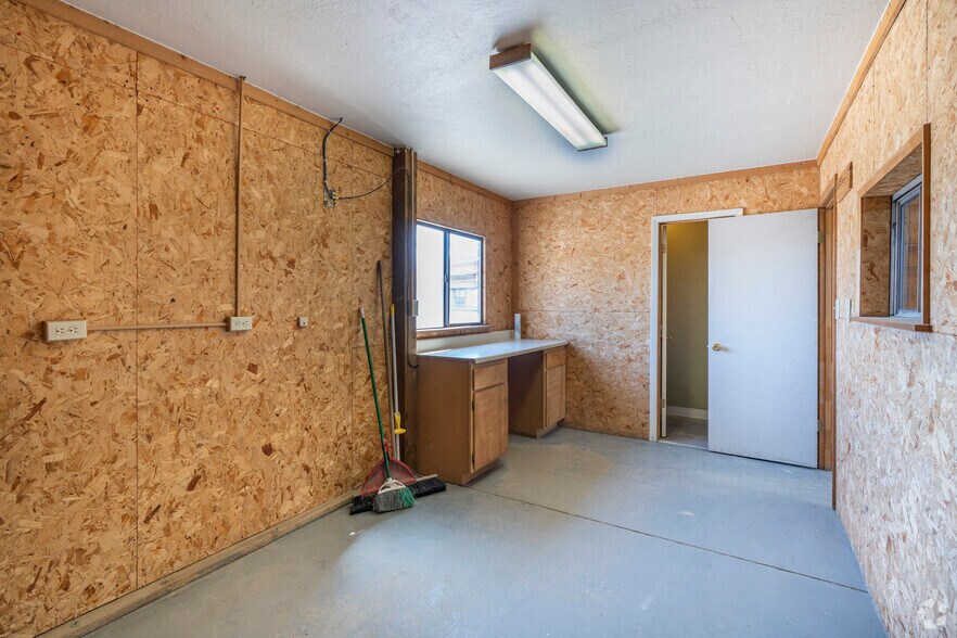 More Photos Of 600 Industrial Way, Lovelock Warehouse For Sale