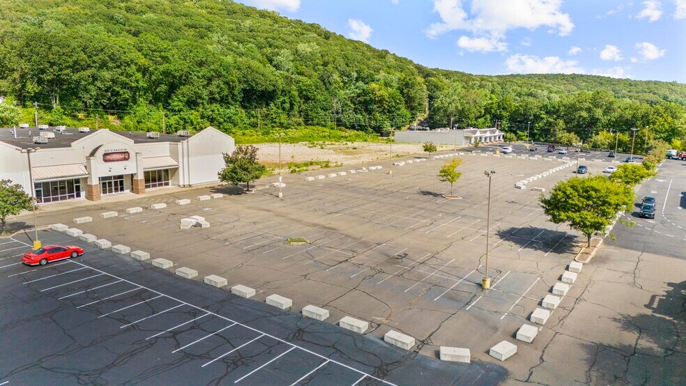 More Photos Of 814-850- Derby Ave, Seymour Unknown For Lease