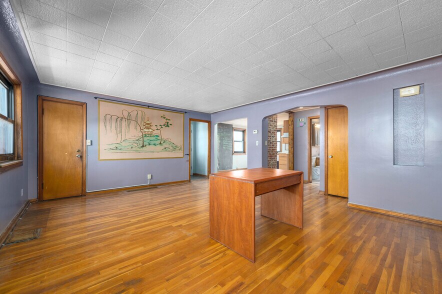 More Photos Of 5203 Turney Rd, Garfield Heights Bar For Sale