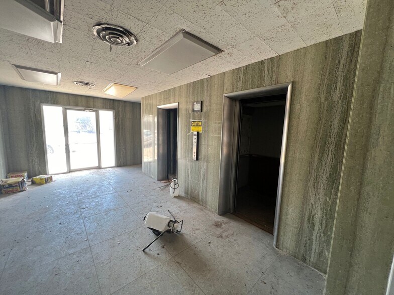 More Photos Of 100 N Main St, Corsicana Office Residential For Sale