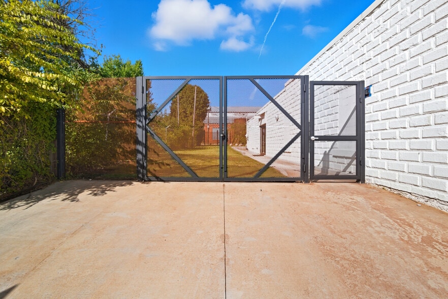 More Photos Of 1211 E Admiral Blvd, Tulsa Warehouse For Sale