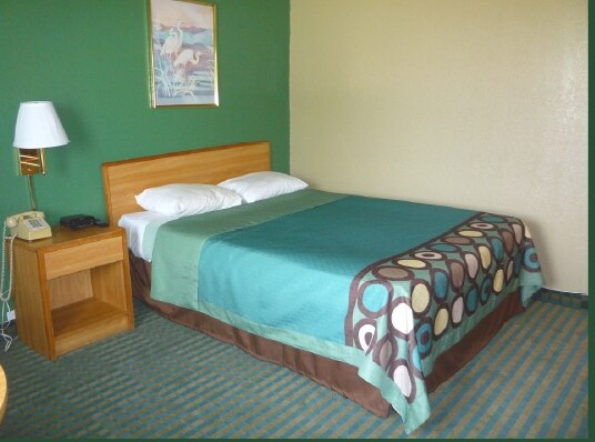 More Photos Of 1001 Highway 2 E, Devils Lake Hotel For Sale