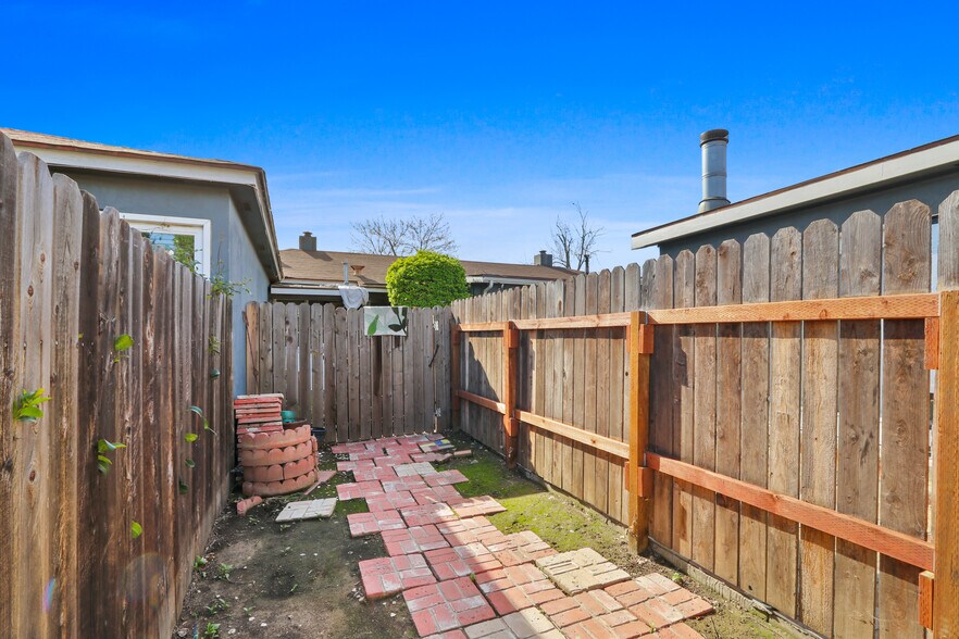 More Photos Of 4201 E Jacinto Way, Long Beach Multifamily For Sale