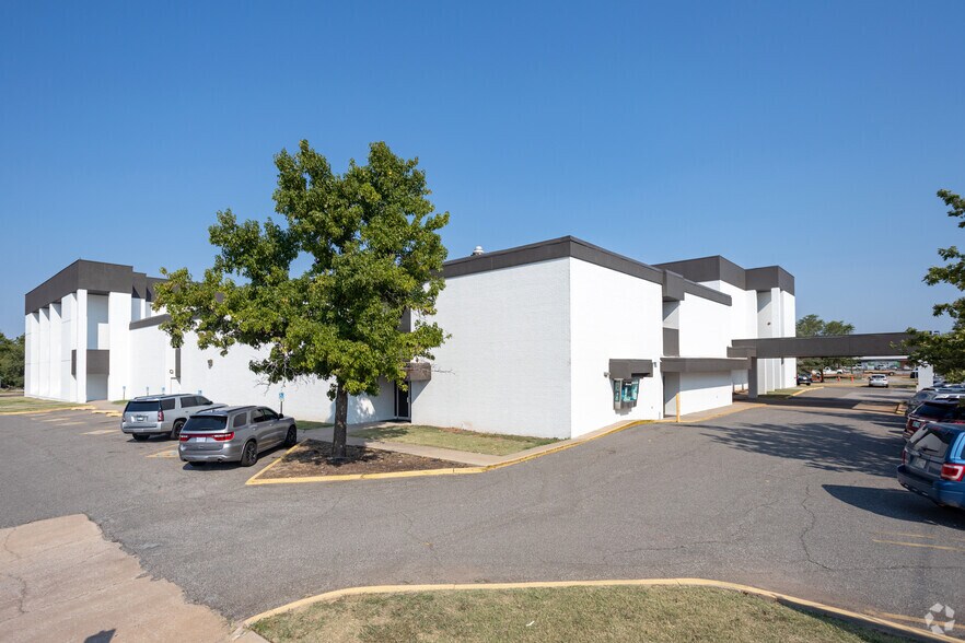 More Photos Of 900-950 N Porter Ave, Norman Medical For Sale