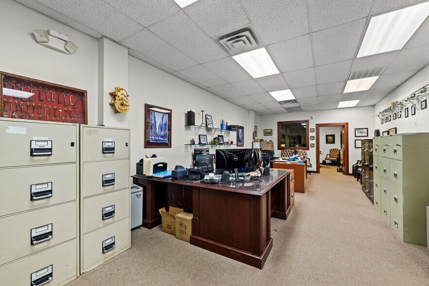 More Photos Of 622 N Central St, Knoxville General Retail For Sale