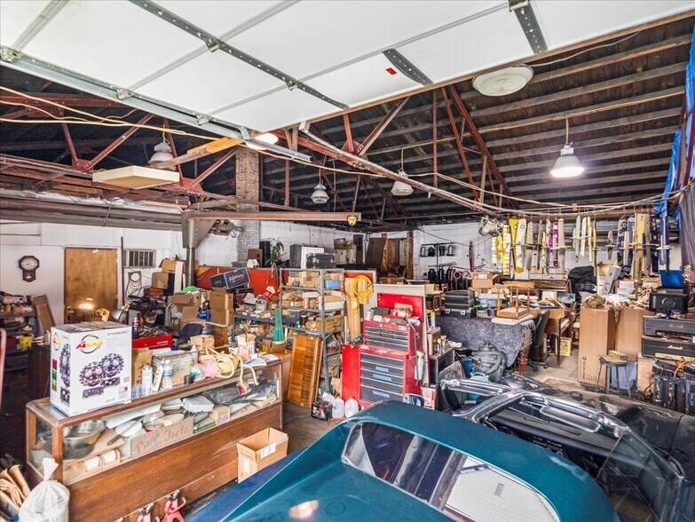 More Photos Of 2600 Duss Ave, Ambridge Unknown For Sale