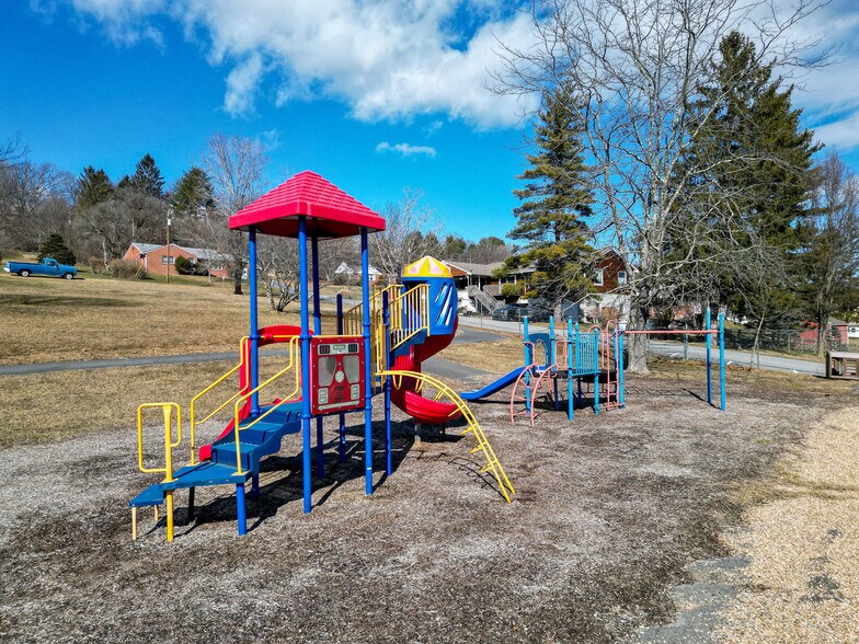 More Photos Of 81 Evick Dr, Franklin Flex For Sale