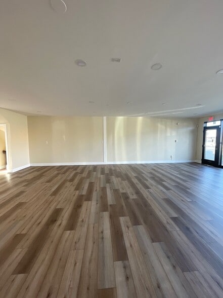 More Photos Of 11-13 Black Horse Pike, Pleasantville Freestanding For Lease