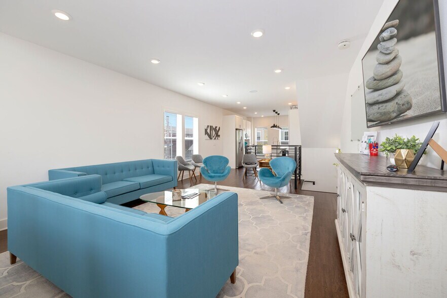 More Photos Of 437 SW B St, Bentonville Apartments For Lease