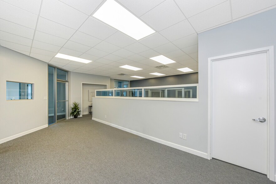 More Photos Of 200 Corporate Plz, Islandia Office For Lease