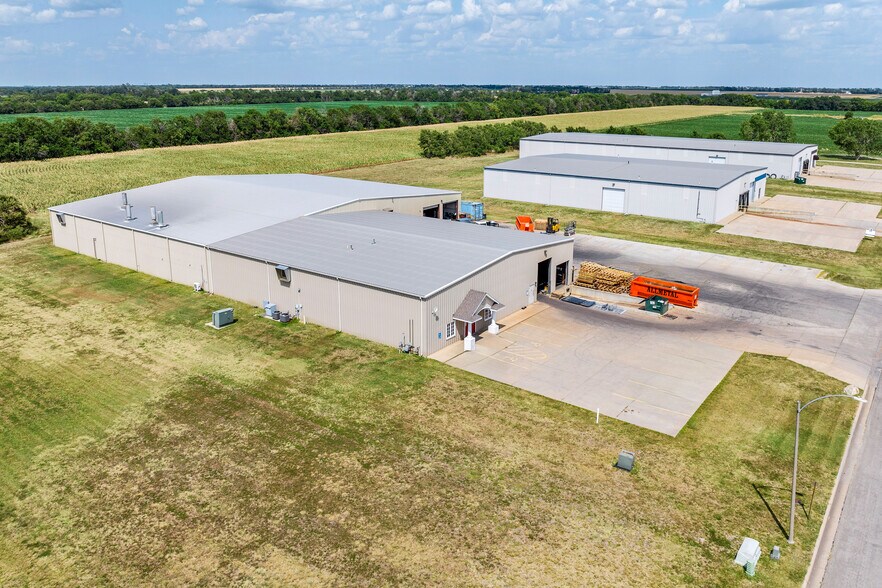 More Photos Of 1800 SE 9th St, Newton Manufacturing For Sale