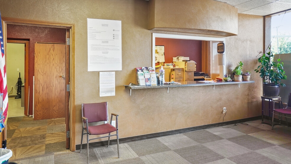 More Photos Of 702 E Main St, Othello Storefront Retail Office For Lease