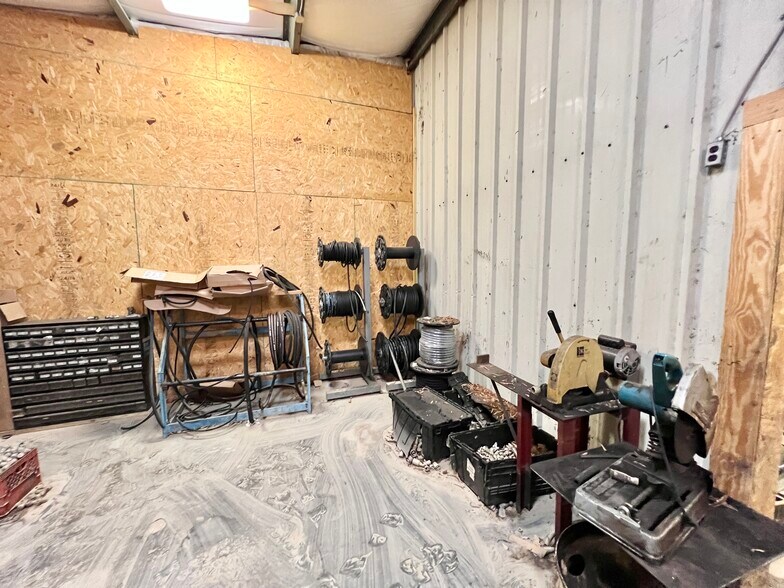 More Photos Of 11660 Highway 96, Millport Auto Repair For Lease