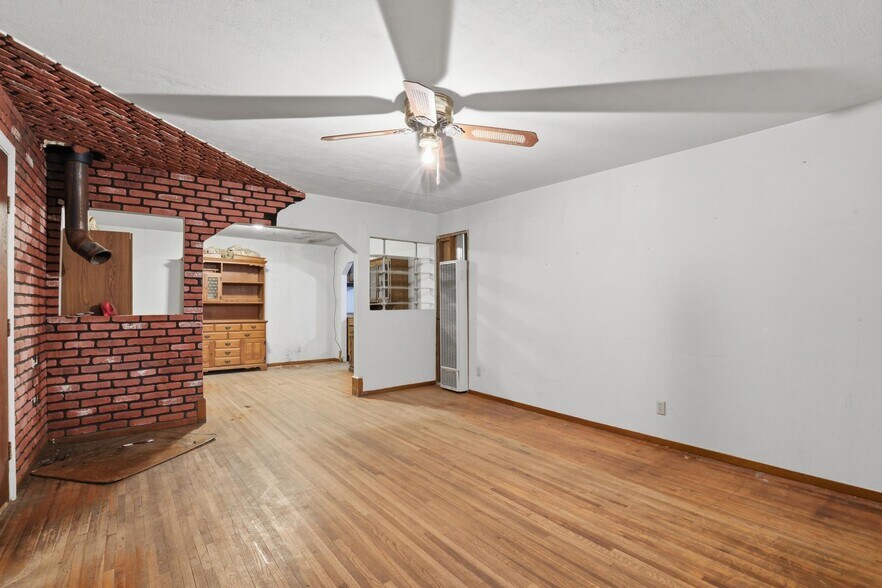 More Photos Of 9978 Broadway, Live Oak Warehouse For Sale