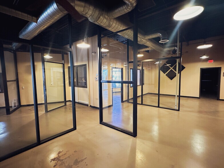 More Photos Of 140 N Cotton St, El Paso Warehouse For Lease
