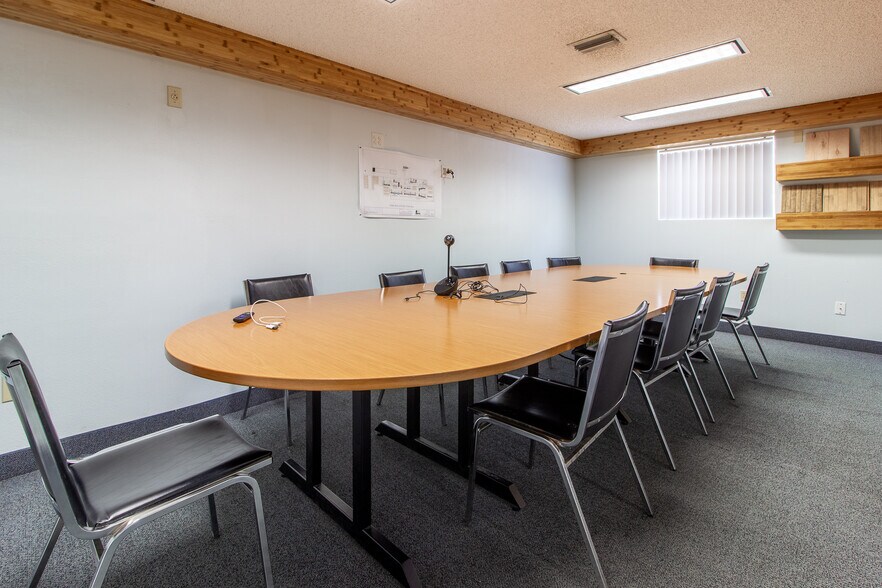 More Photos Of 310 Cypress Rd, Ocala Manufacturing For Sale