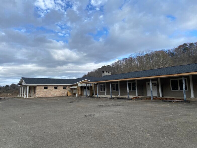 More Photos Of 8091 Old Highway 5 S, Talking Rock Light Distribution For Sale