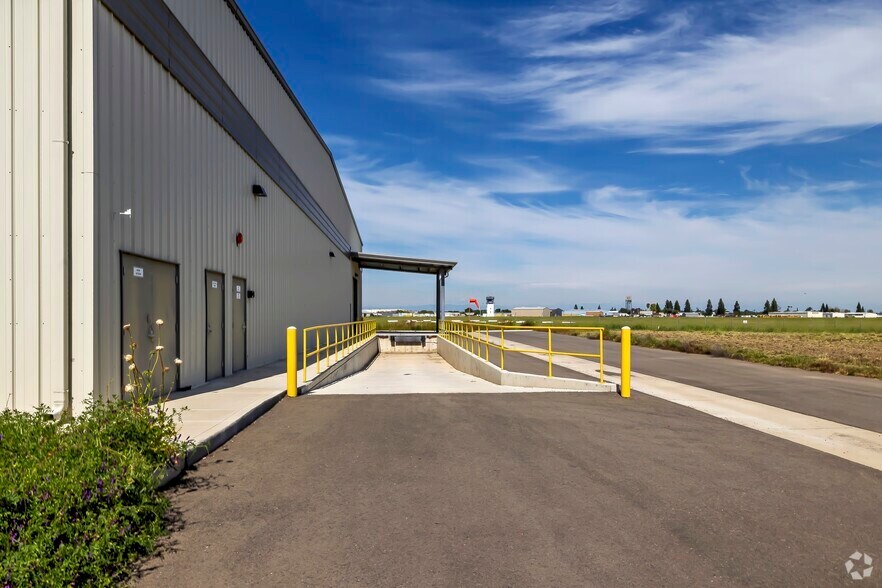 More Photos Of 150 Hawk Dr, Merced Warehouse For Lease
