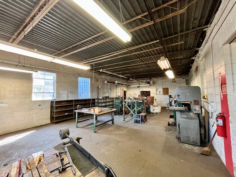 More Photos Of 1702 Wheeling Ave, Glen Dale Manufacturing For Sale