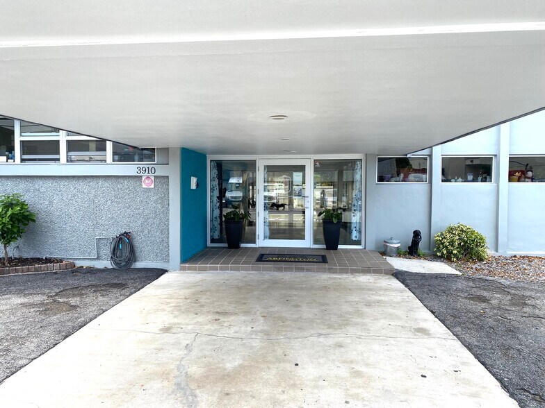 More Photos Of 3910 NW 49th St, Tamarac Veterinarian Kennel For Sale