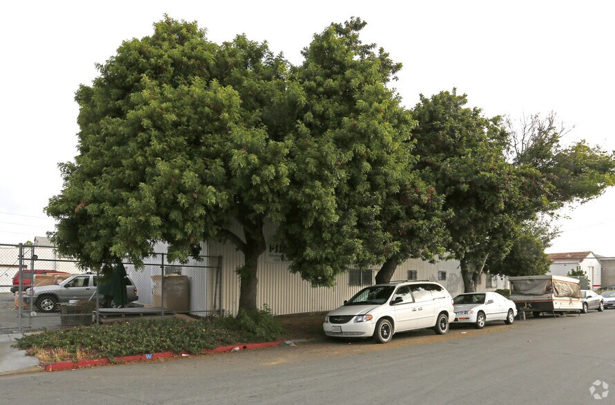 More Photos Of 815 Chestnut St, San Jose Service For Lease