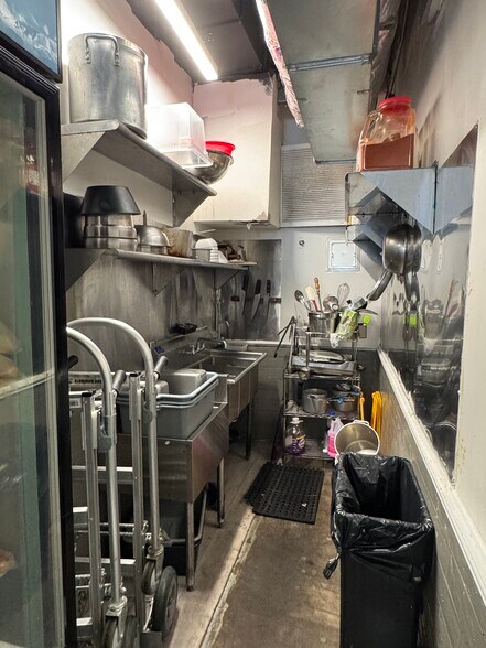 More Photos Of 3933 Bell Blvd, Bayside Storefront For Lease
