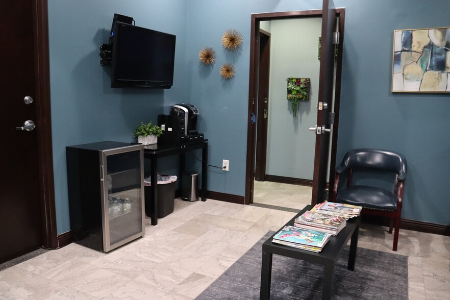 More Photos Of 1507 S Hiawassee Rd, Orlando Medical For Lease